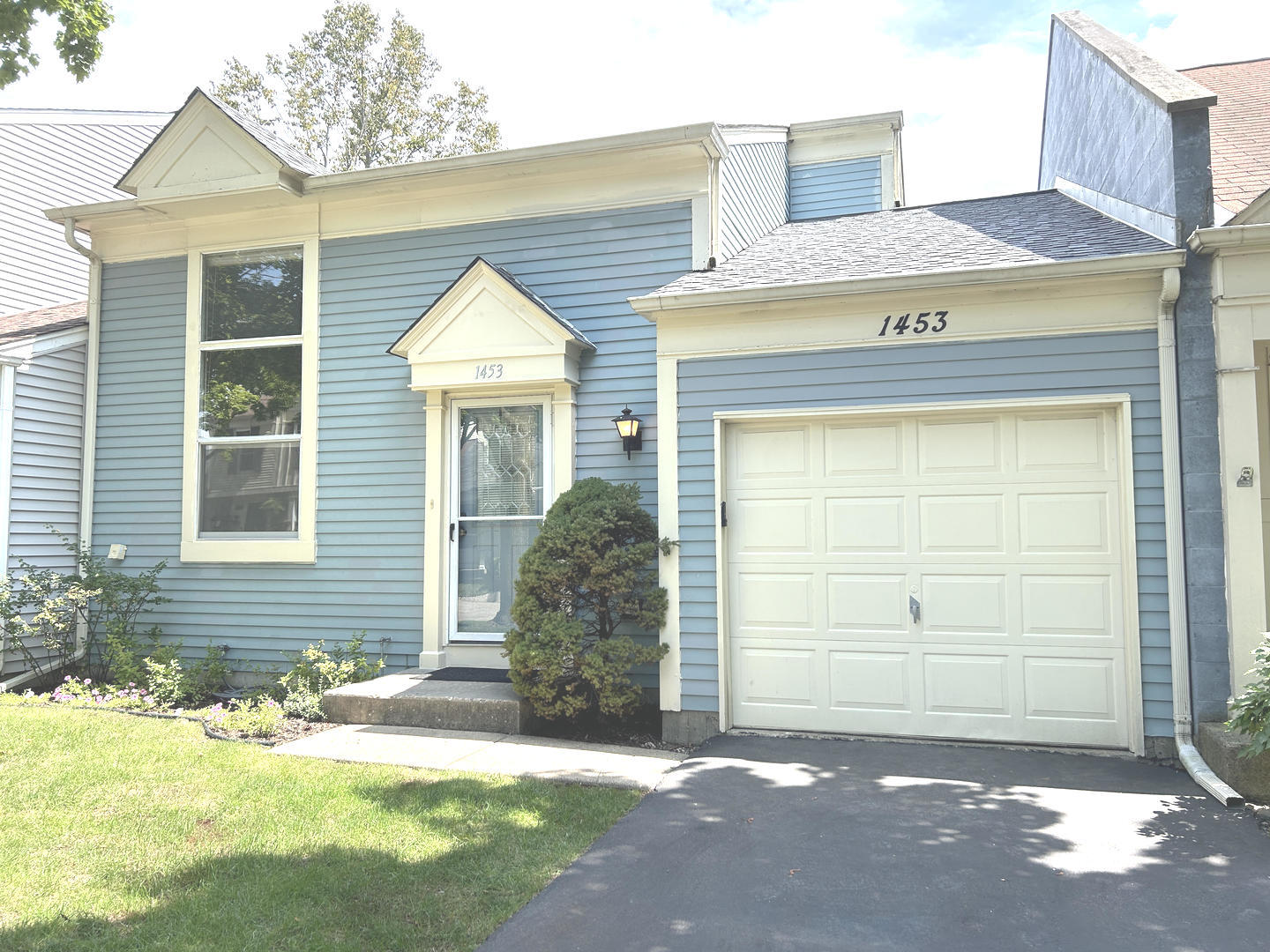 1453 N Chelsea Avenue Property Photo 1