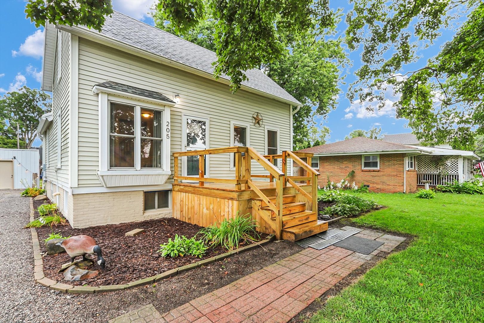 205 E South Street Property Photo 4
