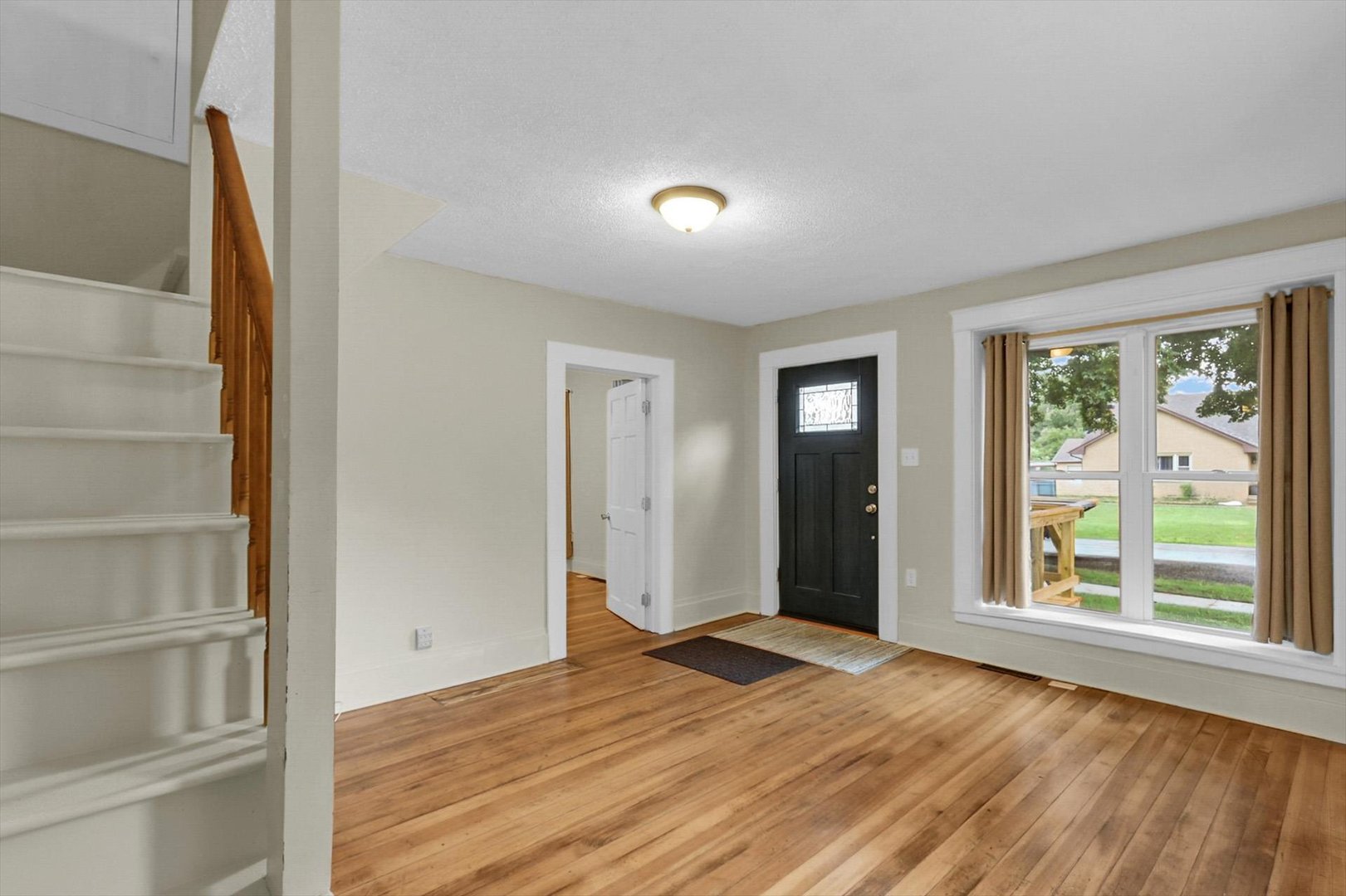 205 E South Street Property Photo 8