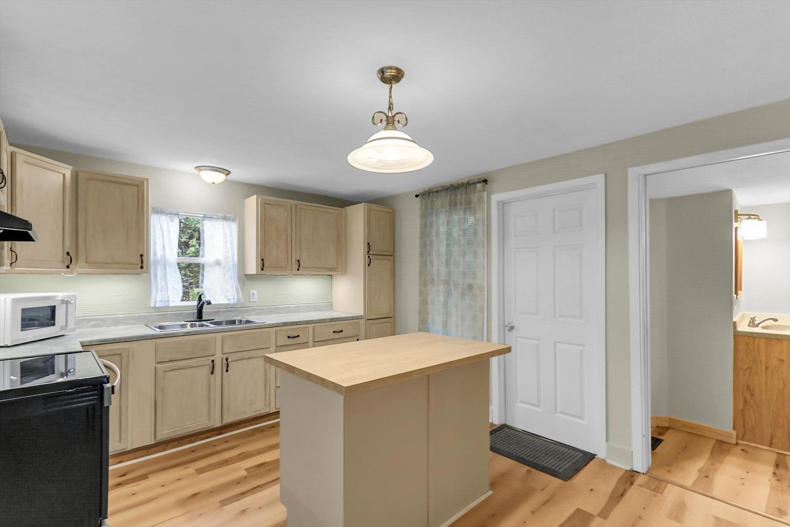 205 E South Street Property Photo 10