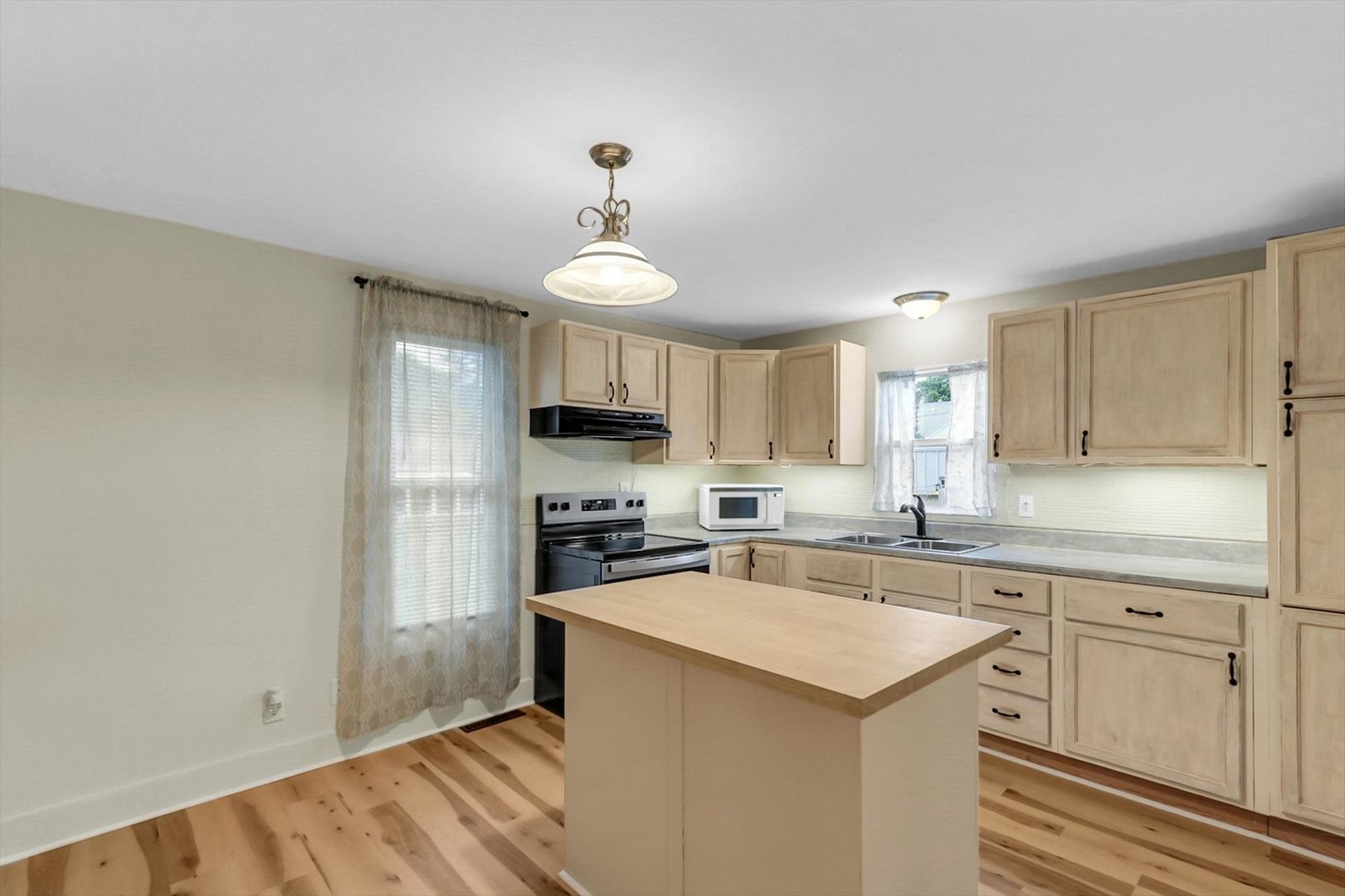 205 E South Street Property Photo 11