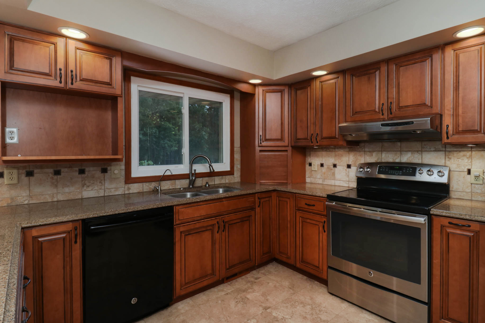 19356 Nottingham Drive Property Photo 11