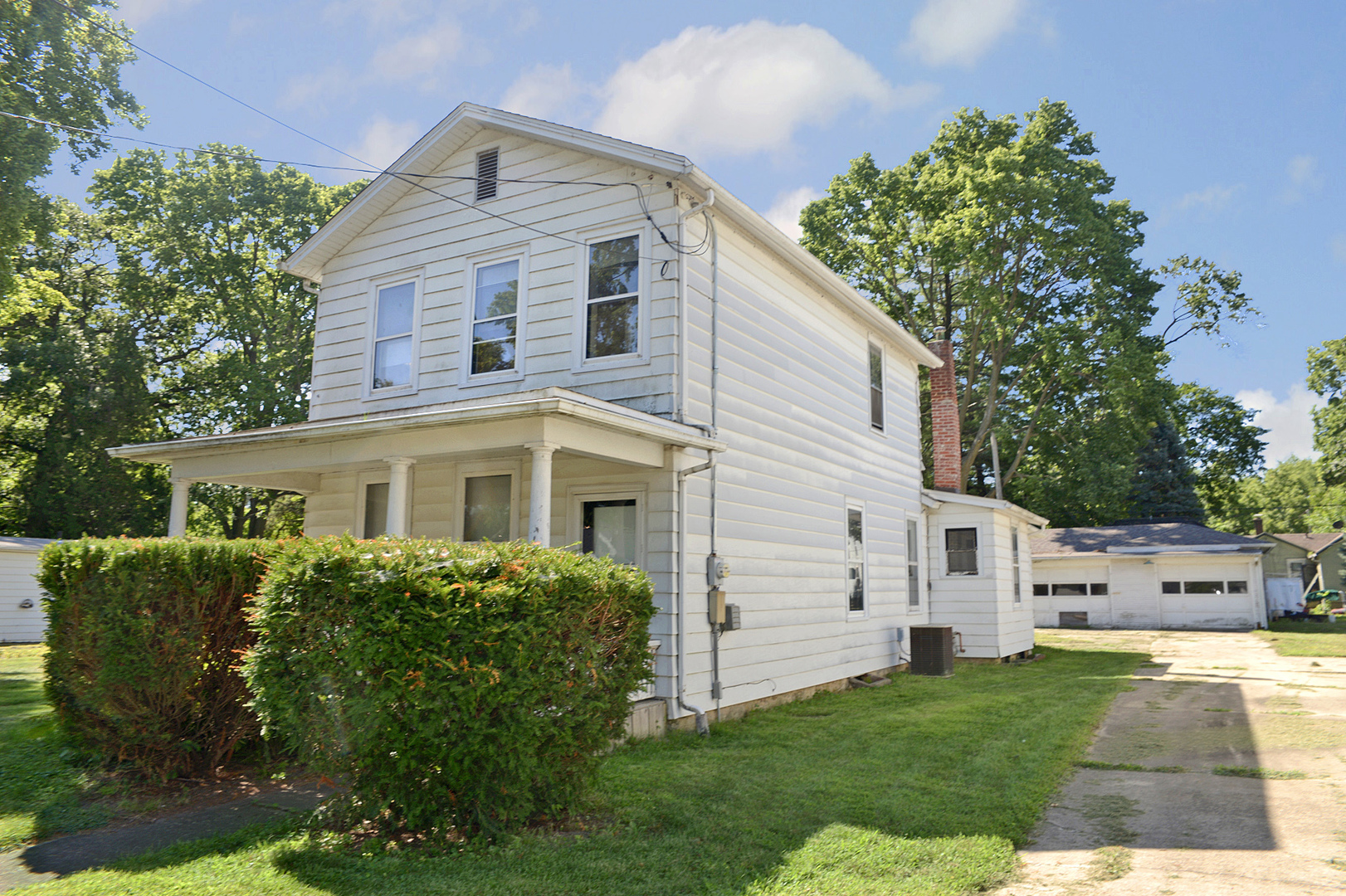 911 Illinois Avenue Property Photo 1