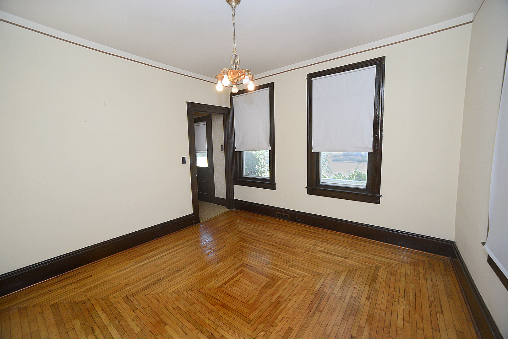 911 Illinois Avenue Property Photo 3