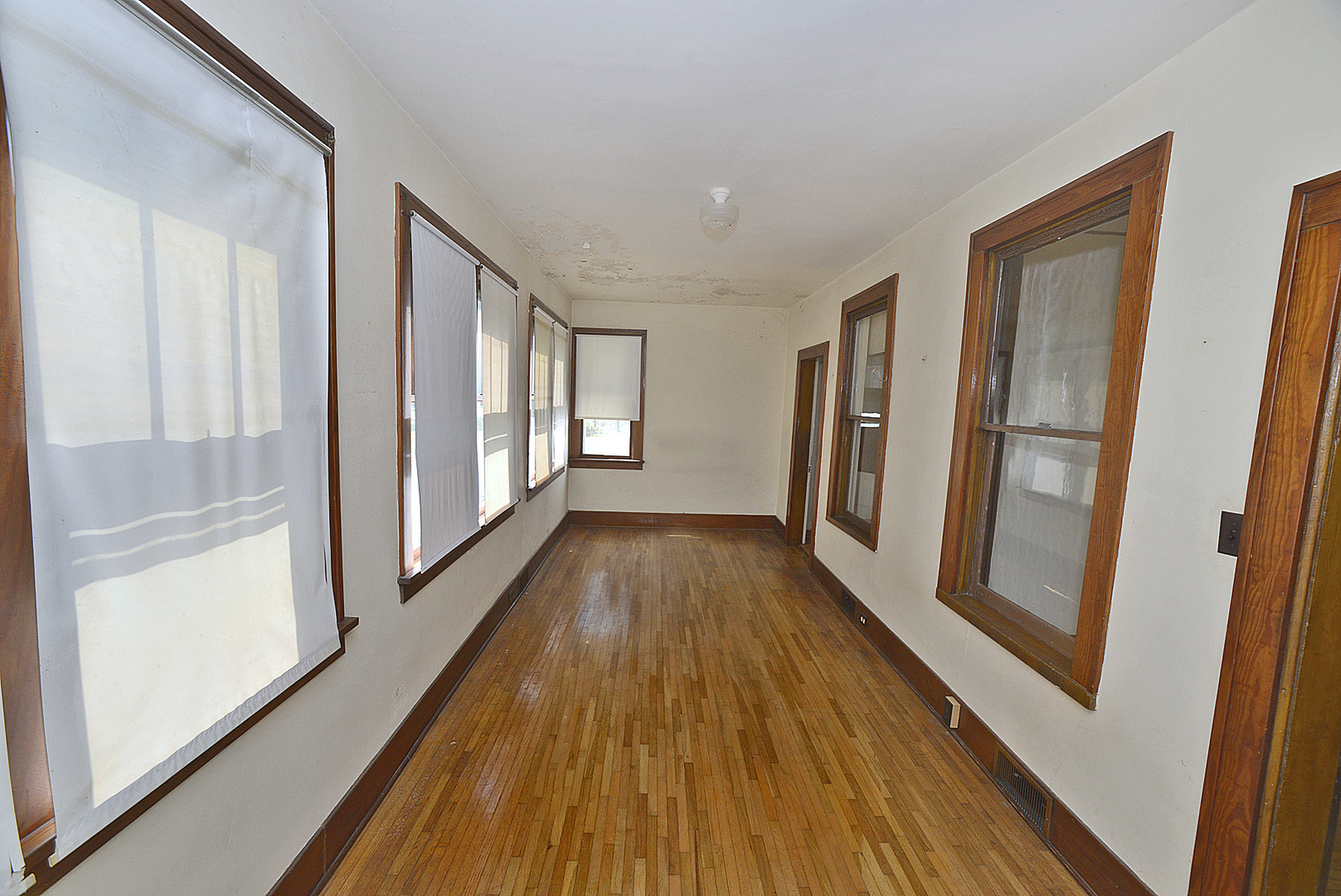 911 Illinois Avenue Property Photo 9
