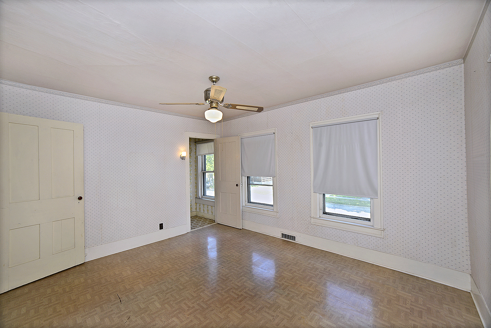 911 Illinois Avenue Property Photo 10