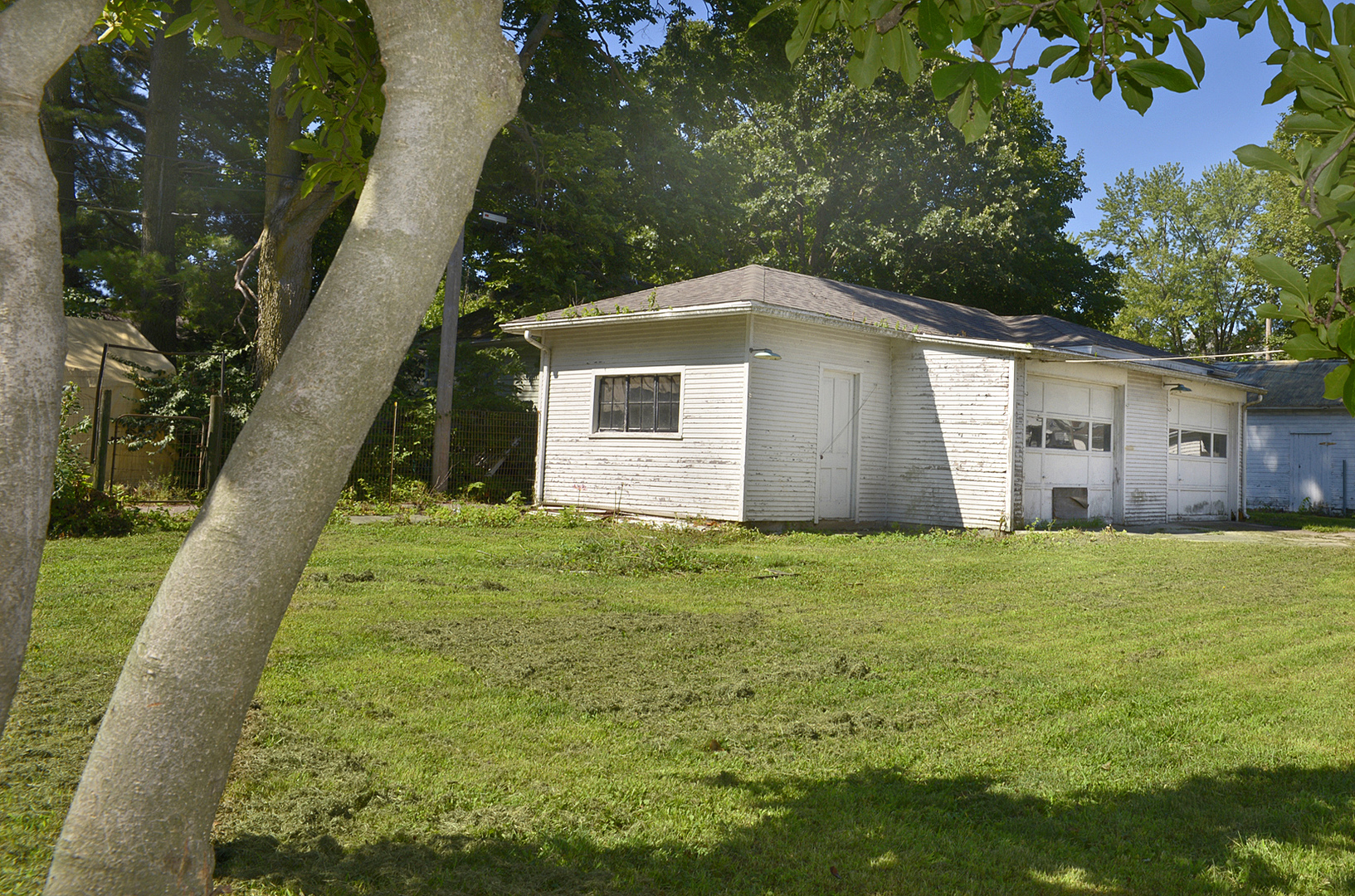 911 Illinois Avenue Property Photo 15
