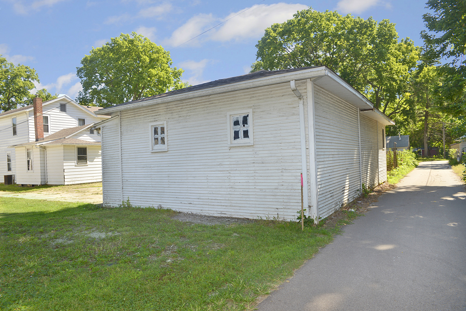 911 Illinois Avenue Property Photo 16