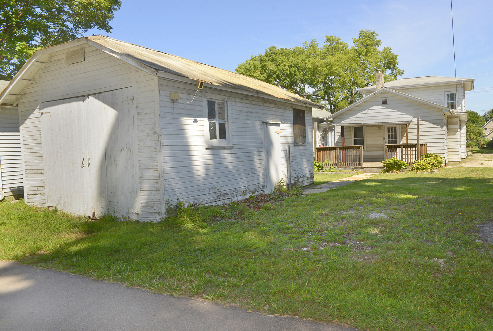 915 Illinois Avenue Property Photo 3