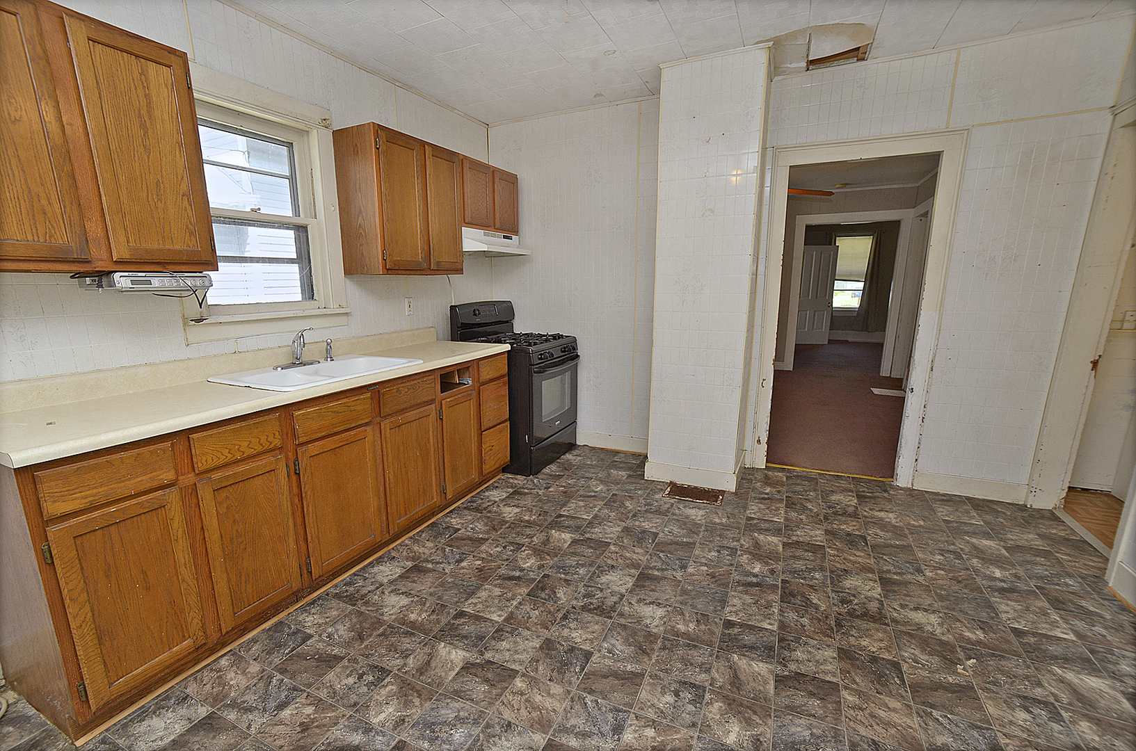915 Illinois Avenue Property Photo 5