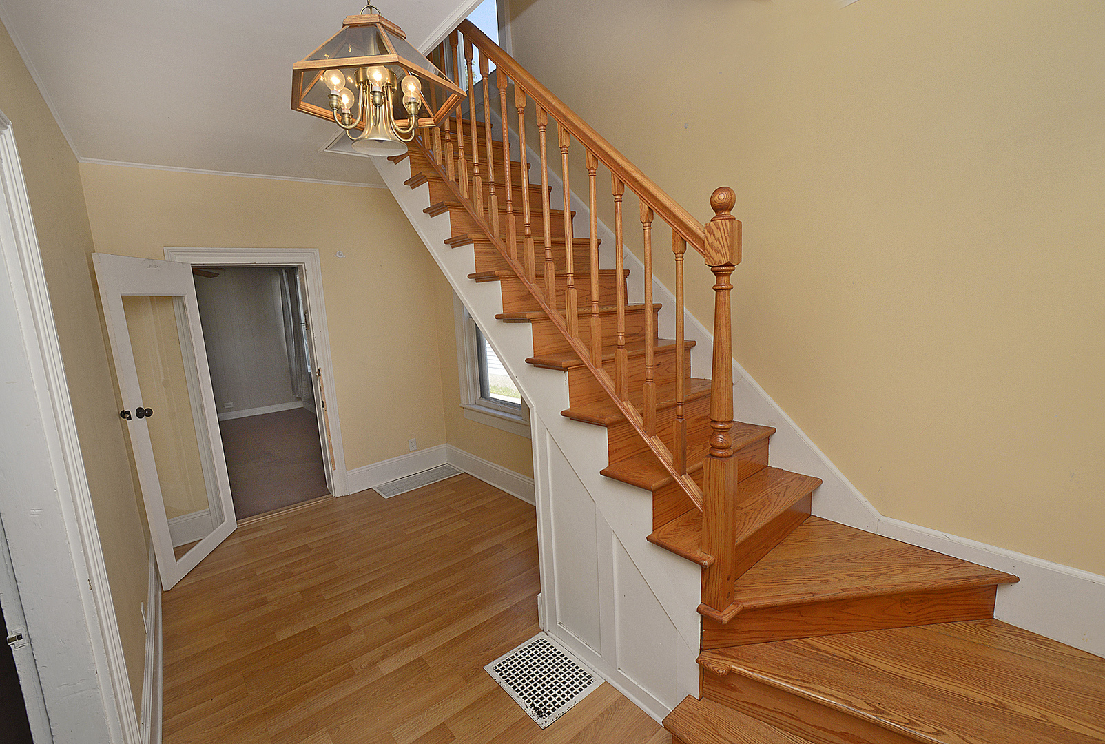 915 Illinois Avenue Property Photo 10