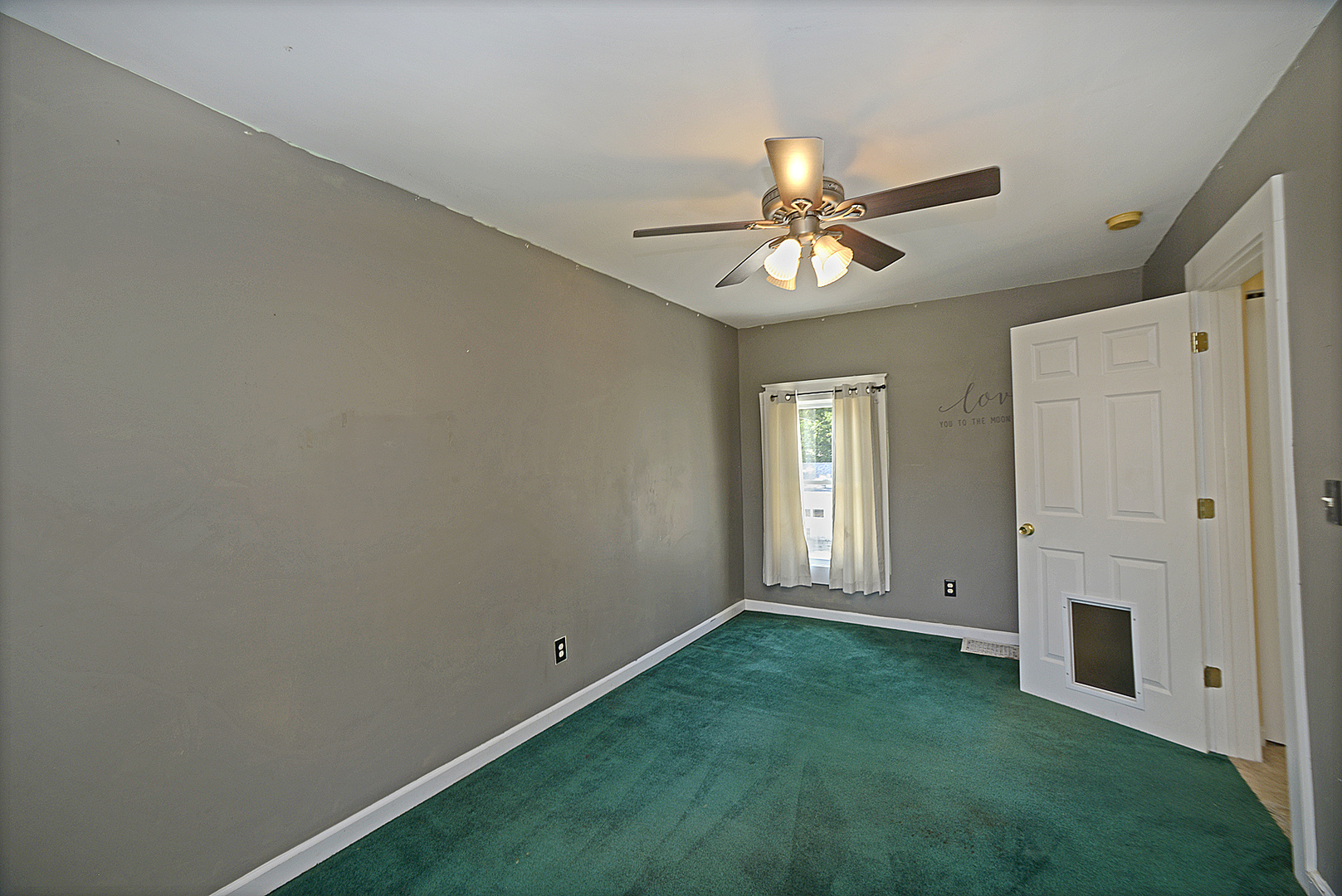915 Illinois Avenue Property Photo 13