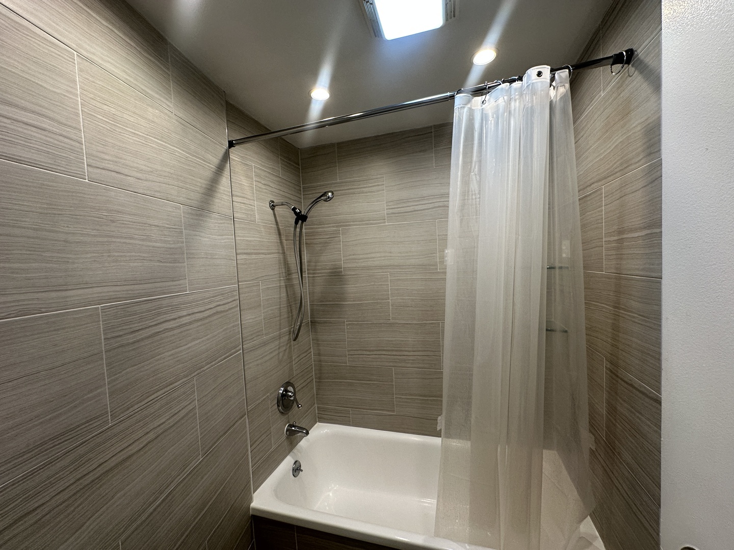 300 N State Street 4135 Property Photo 4