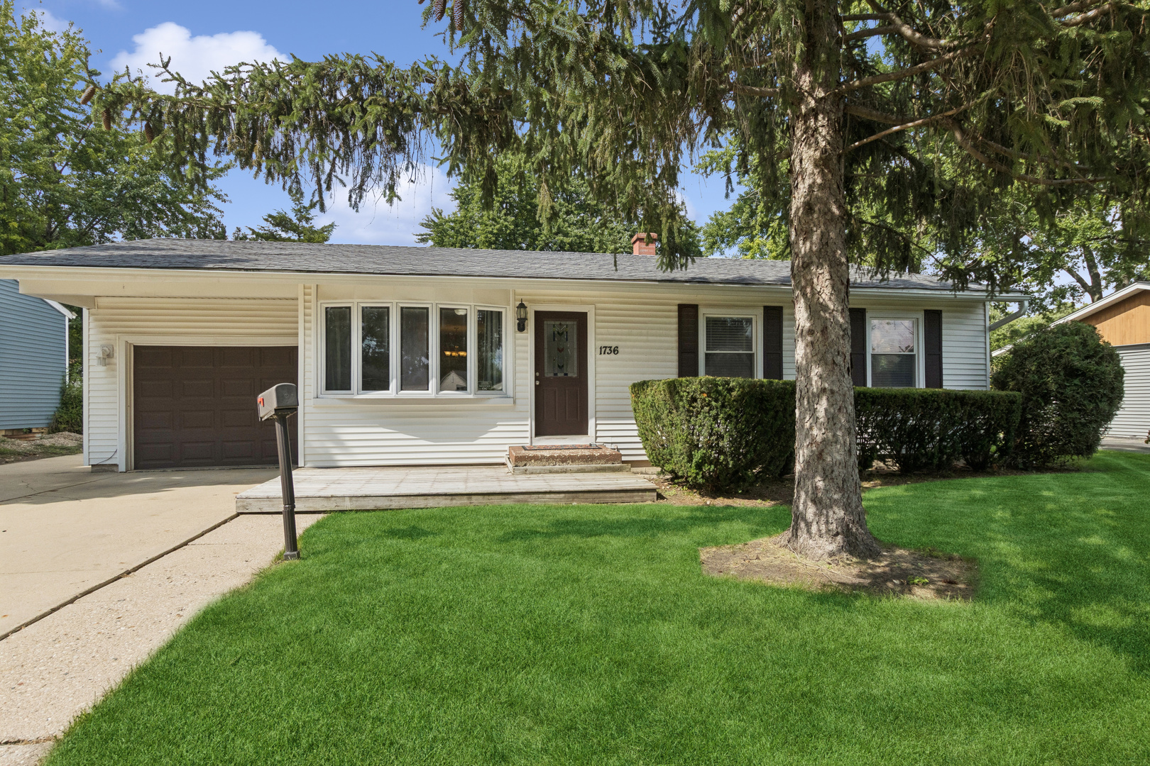 1736 Poplar Avenue Property Photo 1