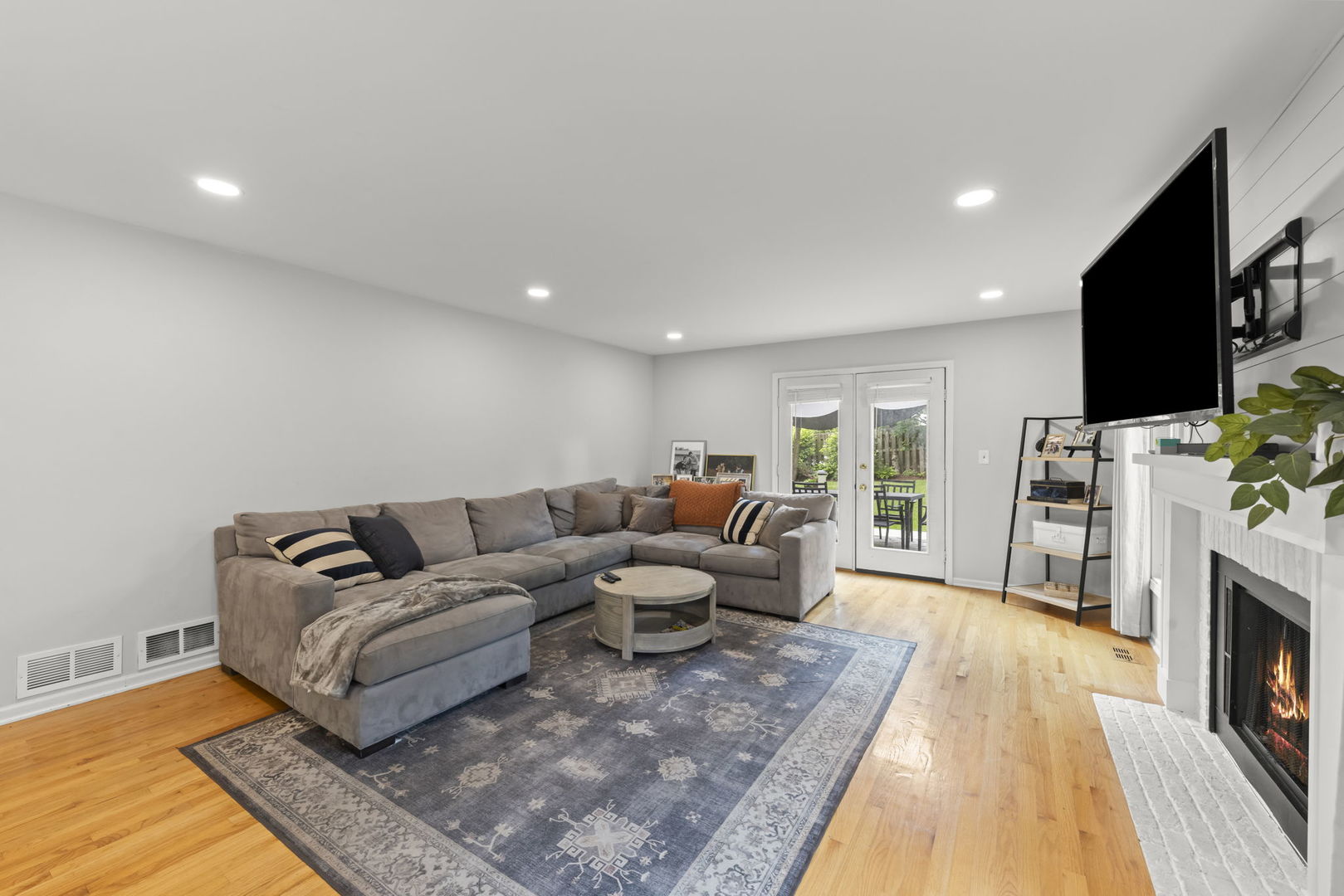 528 W Evergreen Street Property Photo 6