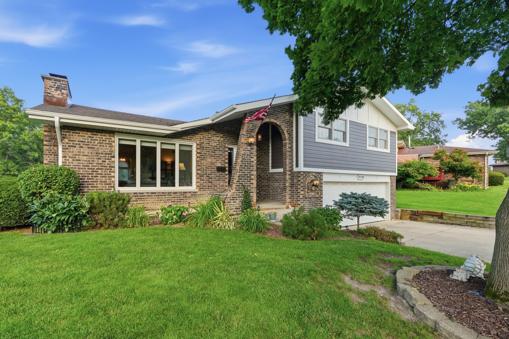919 Hillview Drive Property Photo 4