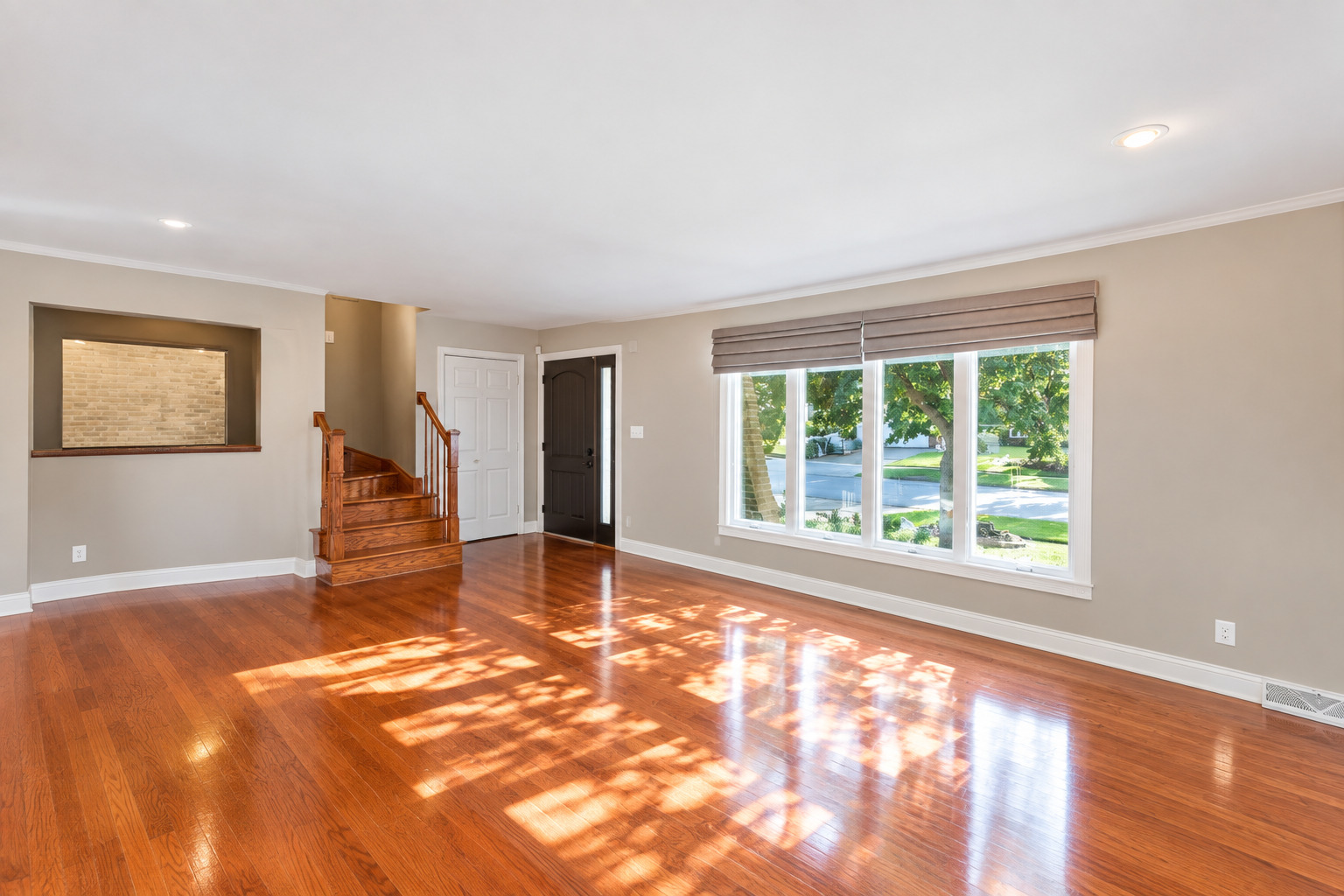 919 Hillview Drive Property Photo 6