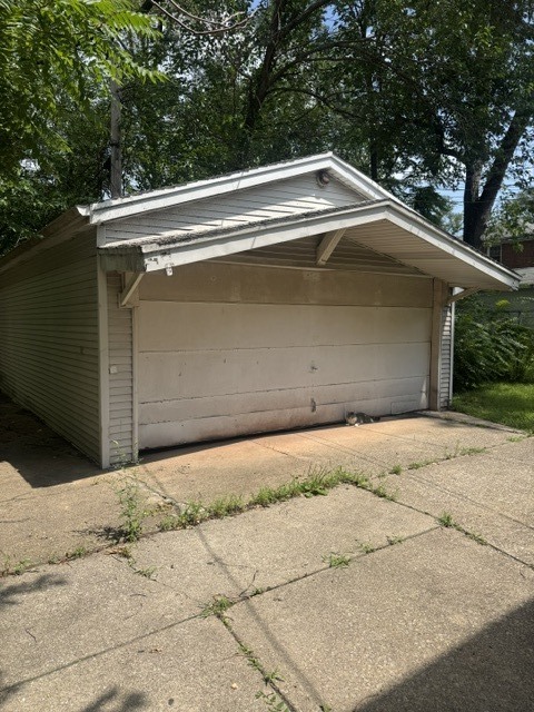 2514 E 97th Street Property Photo 22