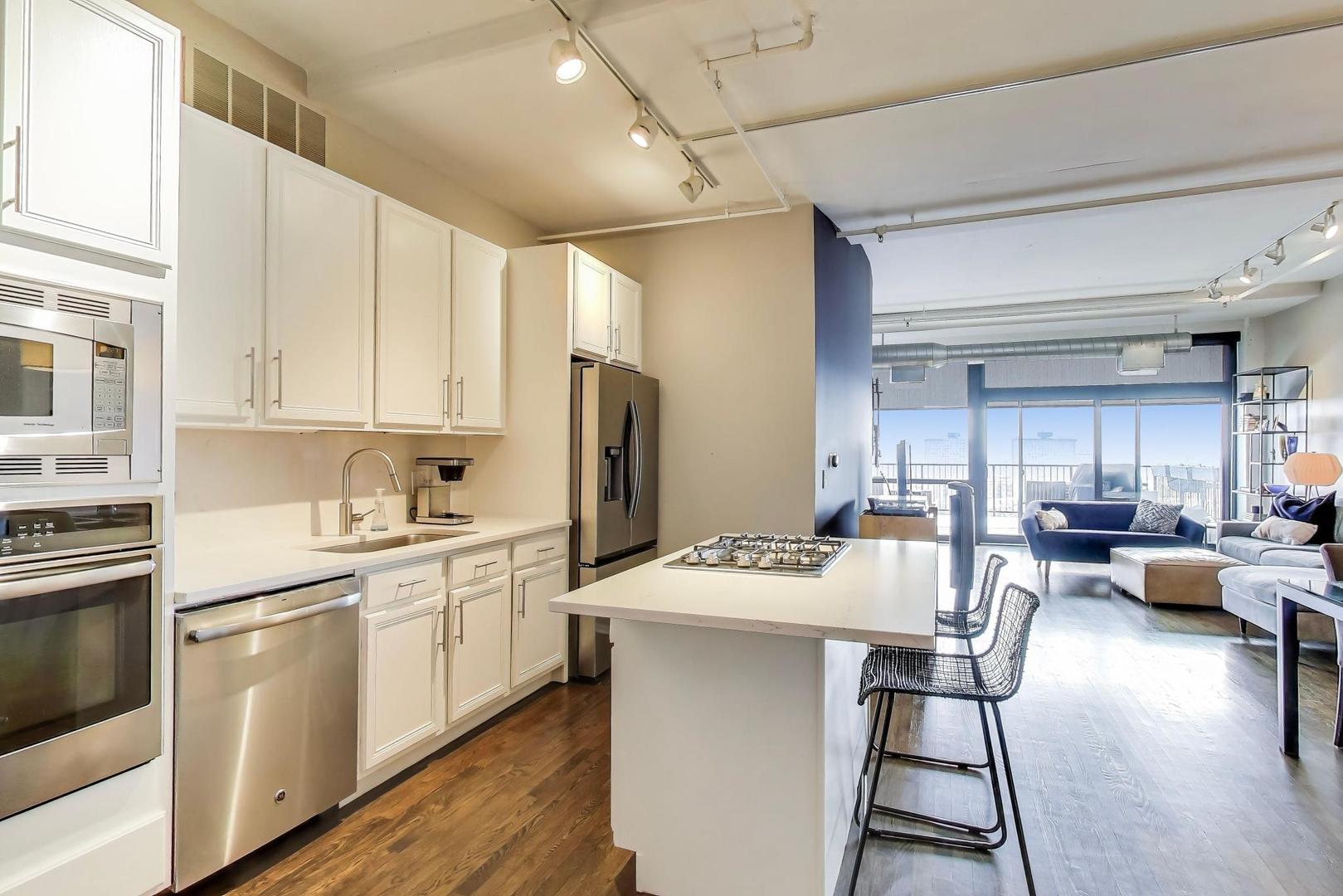 1530 S State Street 12n Property Photo 6