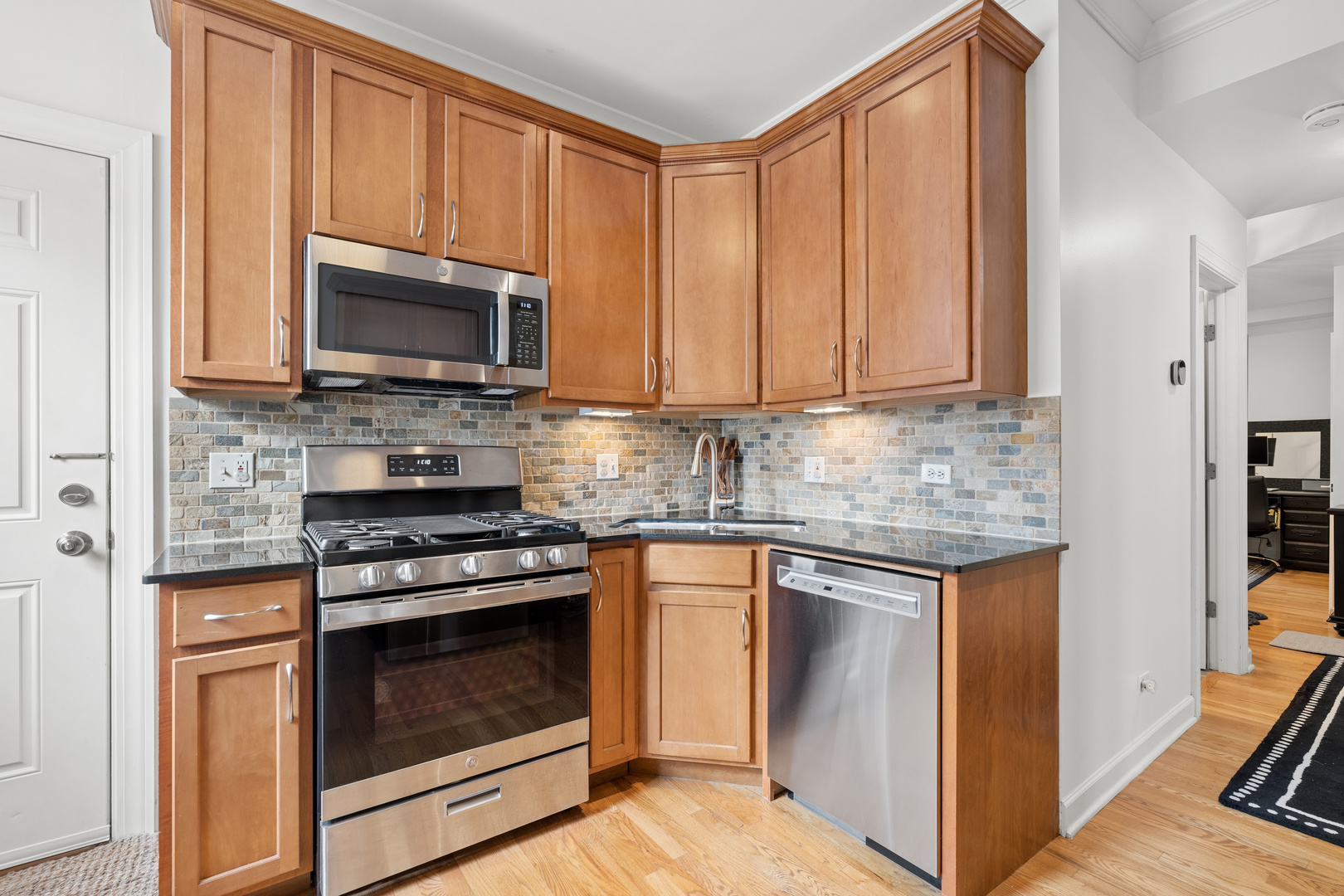 534.5 W Belmont Avenue 1n Property Photo 2