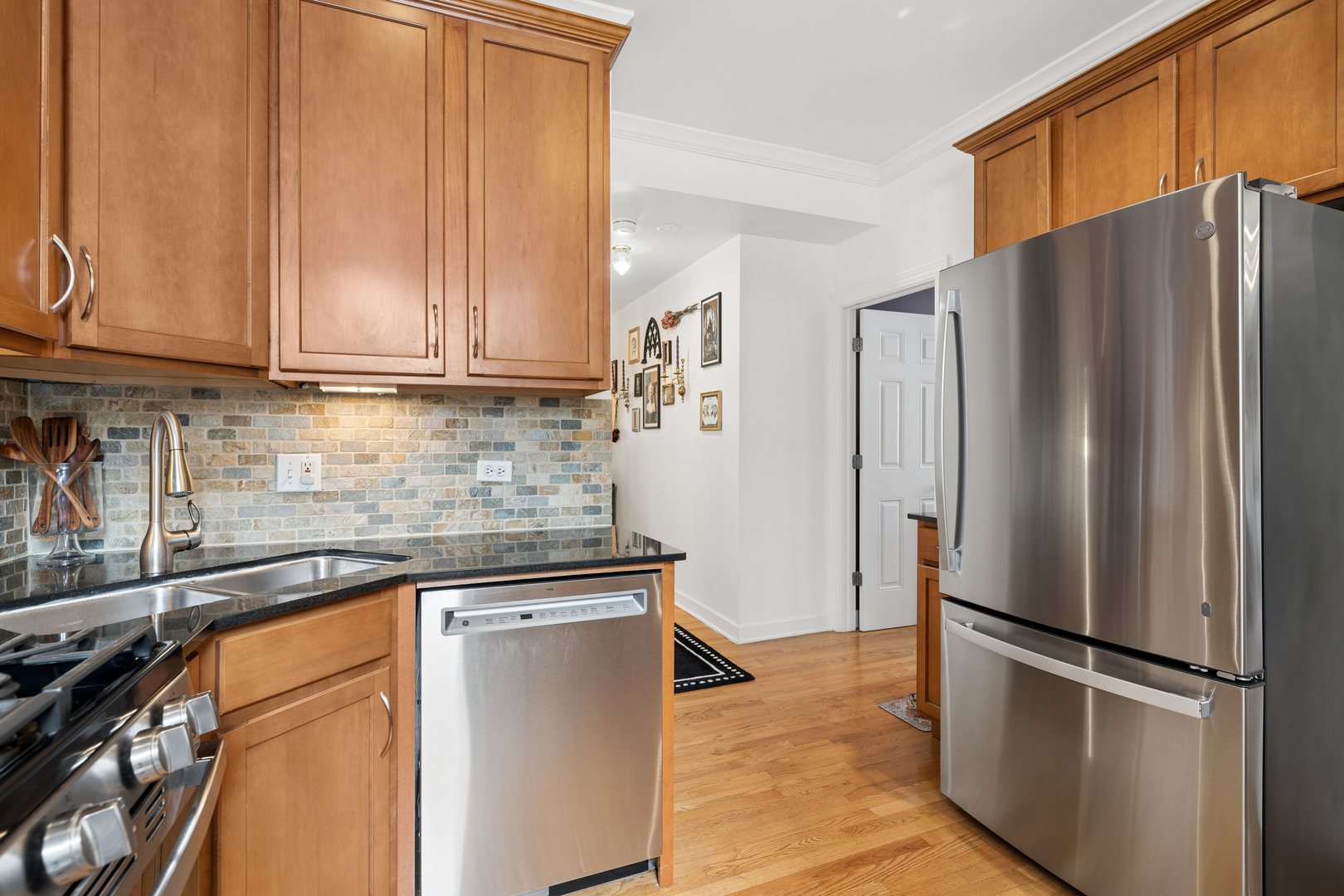 534.5 W Belmont Avenue 1n Property Photo 4