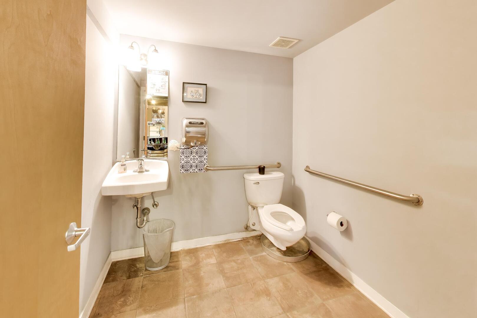 1805 W Irving Park Road Property Photo 12