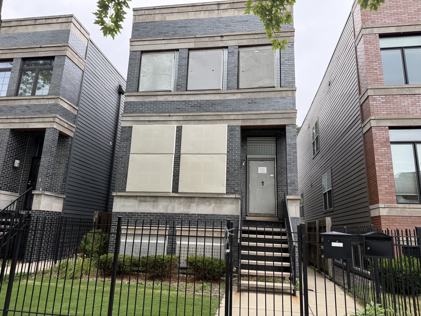544 E 46th Place Property Photo 1