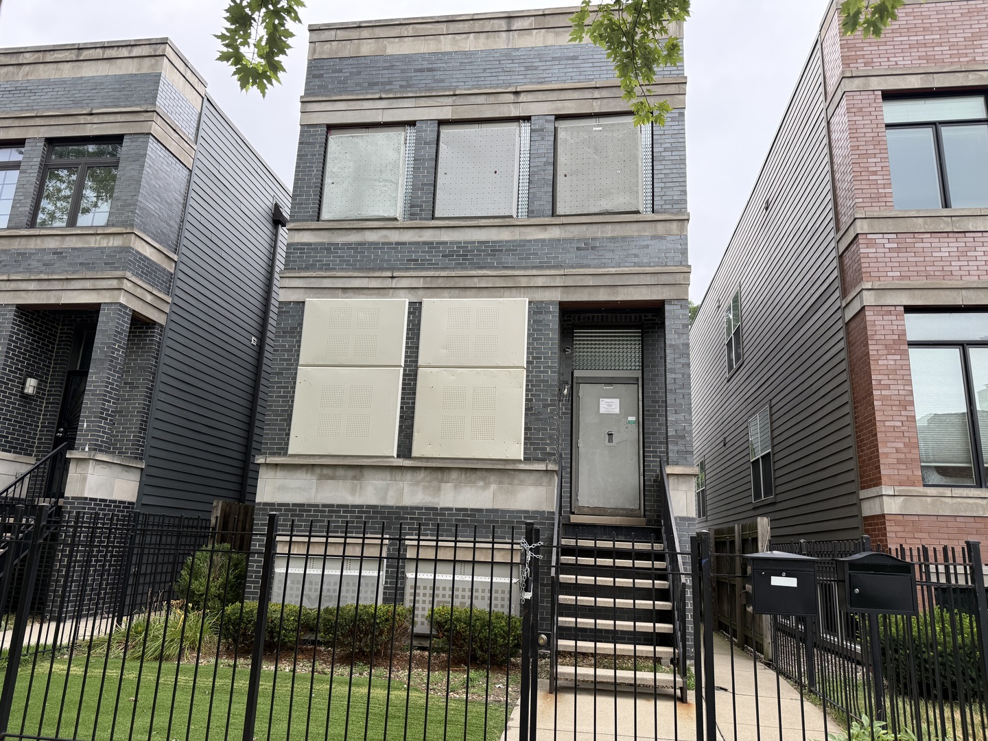 544 E 46th Place Property Photo 3