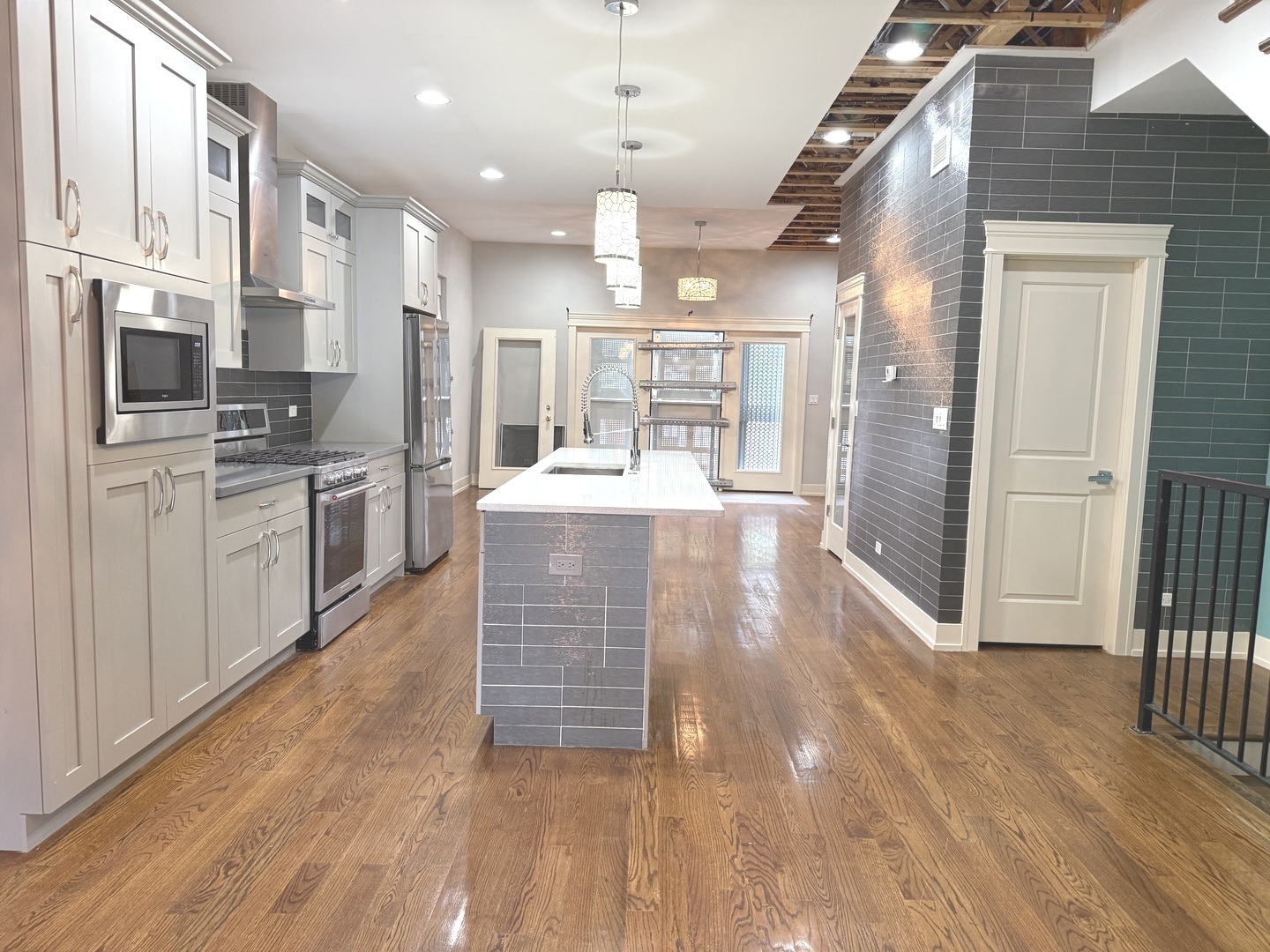 544 E 46th Place Property Photo 10