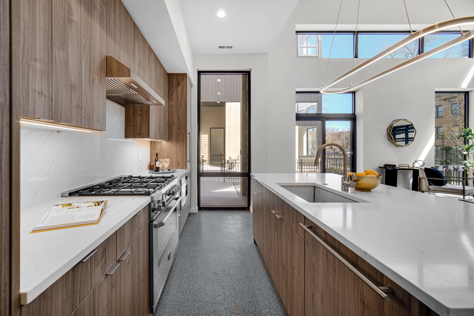6218 S Woodlawn Avenue E Property Photo 10