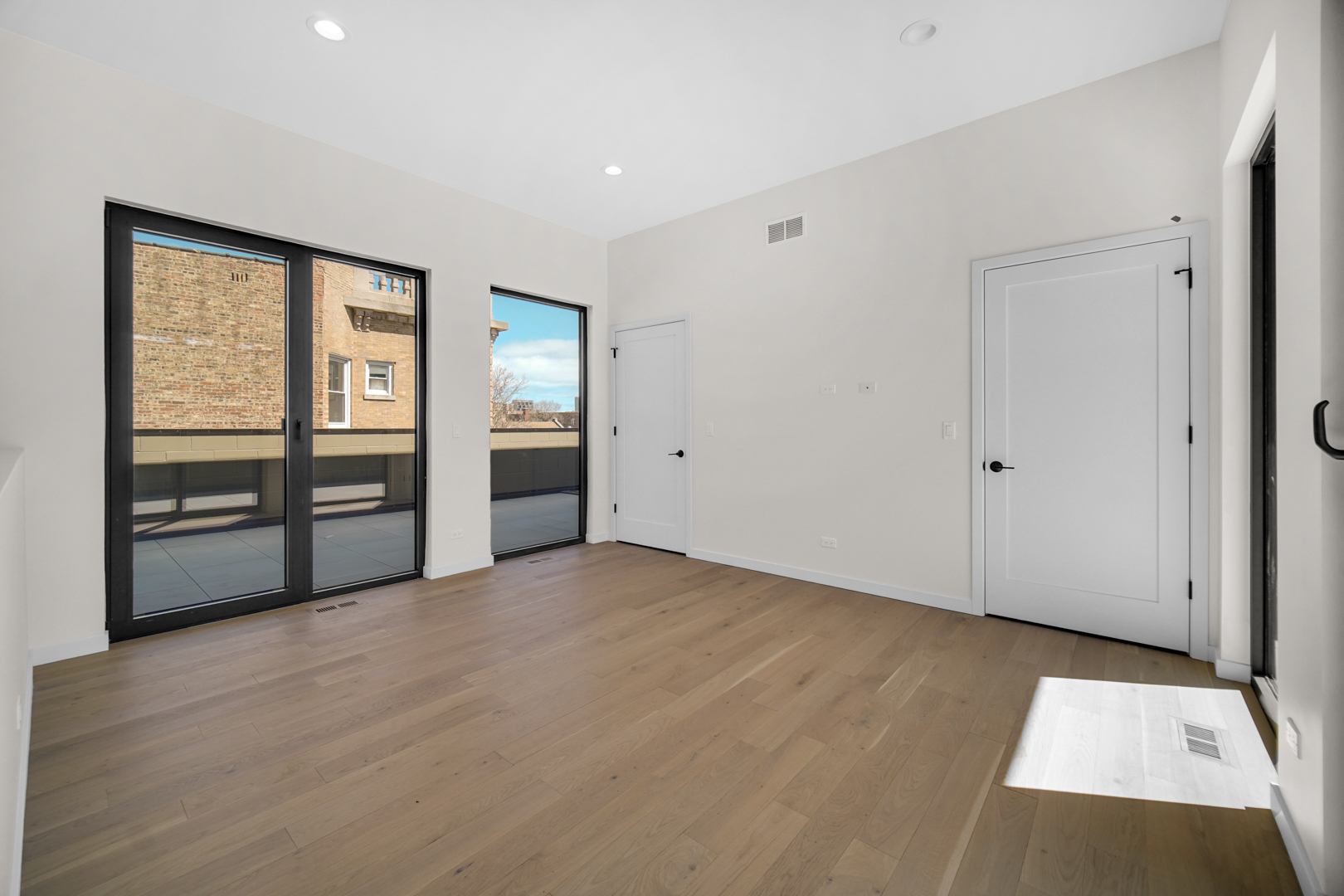 6218 S Woodlawn Avenue E Property Photo 21