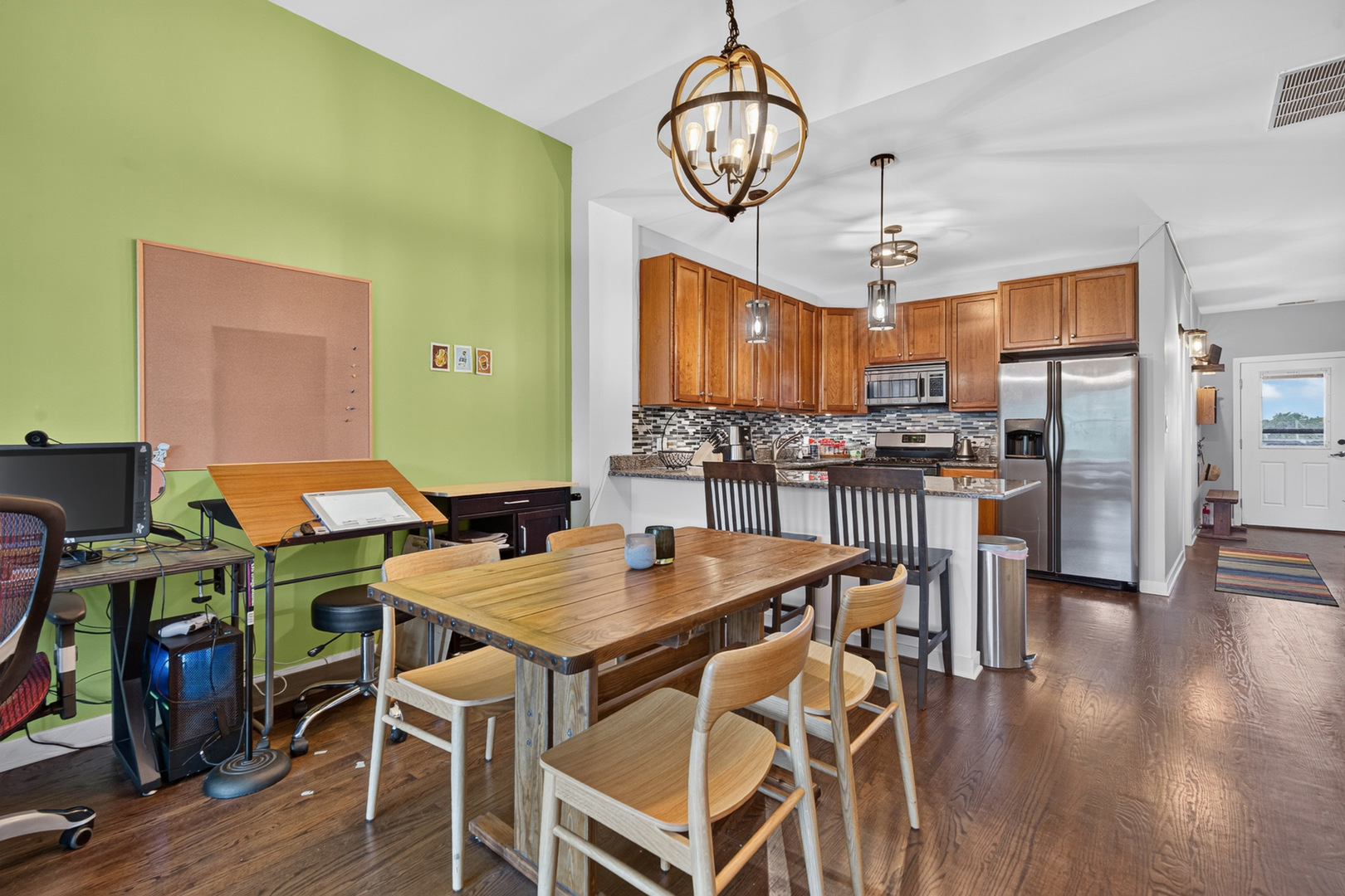 2510 W Irving Park Road 303 Property Photo 4