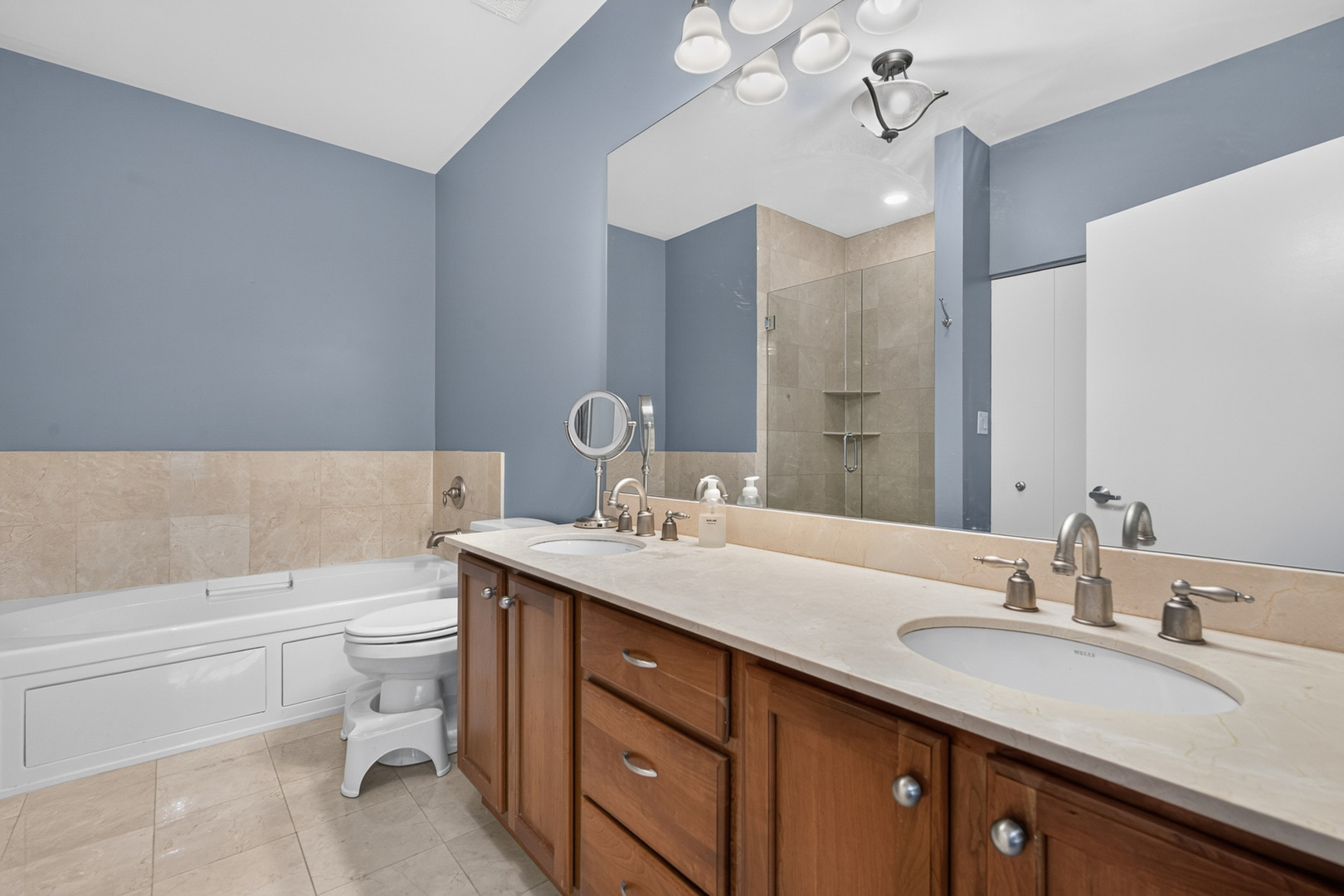 2510 W Irving Park Road 303 Property Photo 11