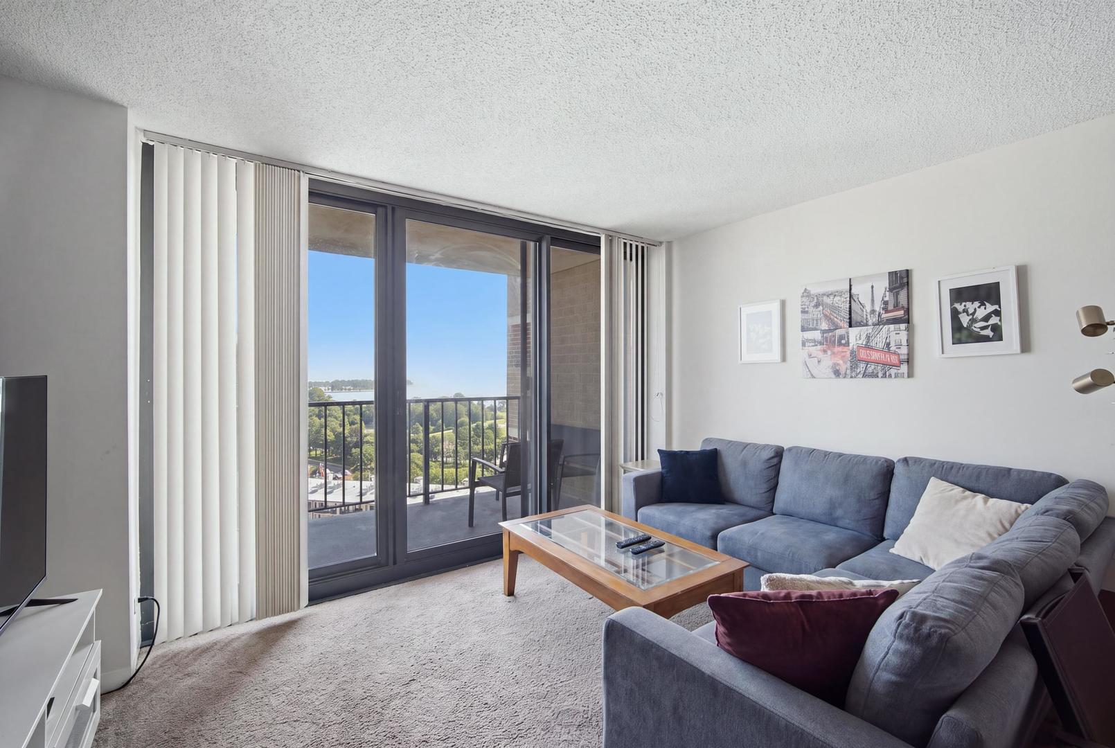 3660 N Lake Shore Drive 1506 Property Photo 8
