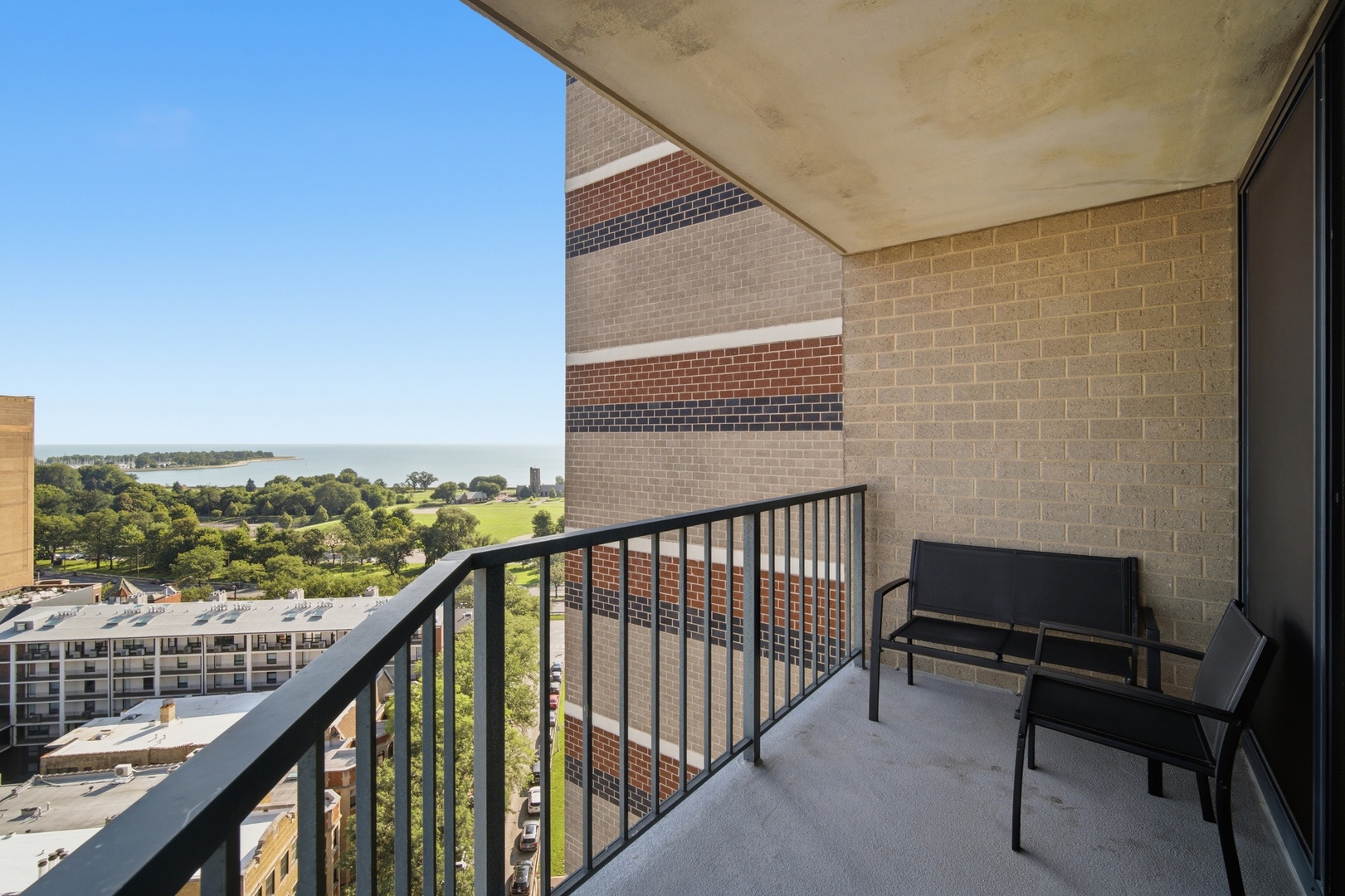 3660 N Lake Shore Drive 1506 Property Photo 9
