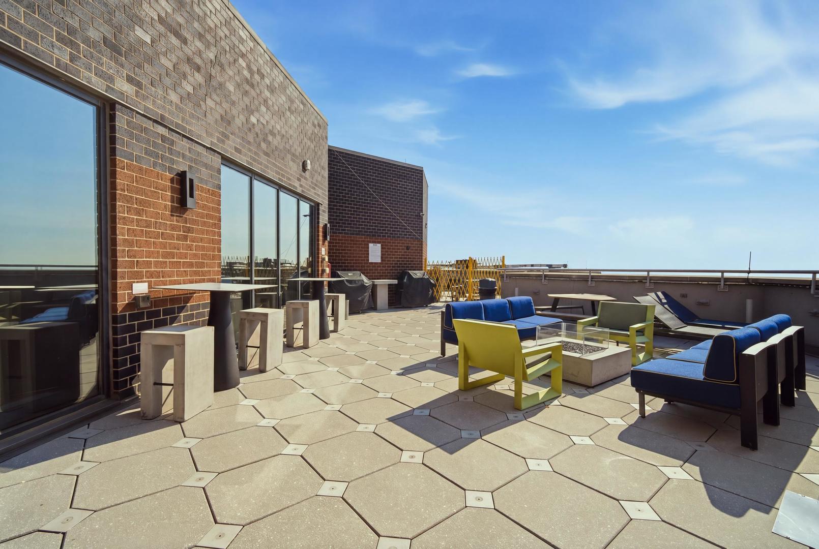 3660 N Lake Shore Drive 1506 Property Photo 20
