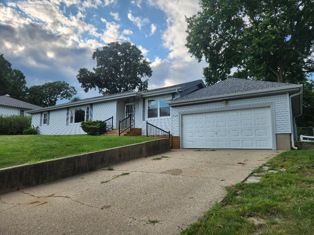 914 Oakleaf Avenue Property Photo 1