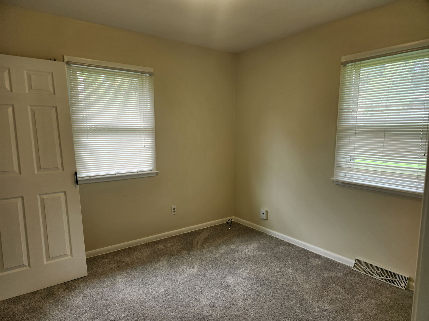 914 Oakleaf Avenue Property Photo 15