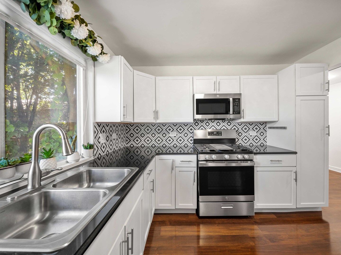 429 Center Street Property Photo 4