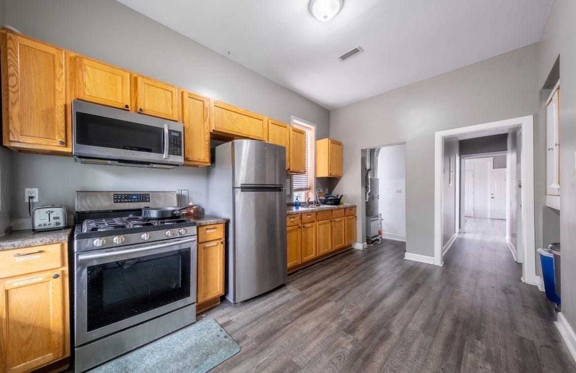 209 S Albany Avenue 2 Property Photo 3