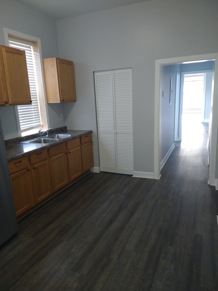 209 S Albany Avenue 2 Property Photo 6