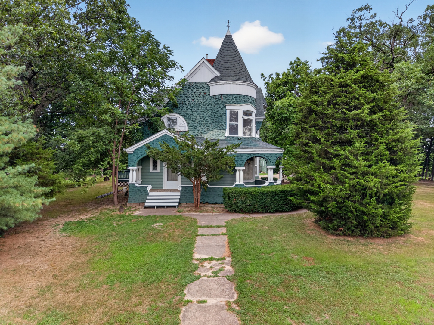 860 Best Street Property Photo 1