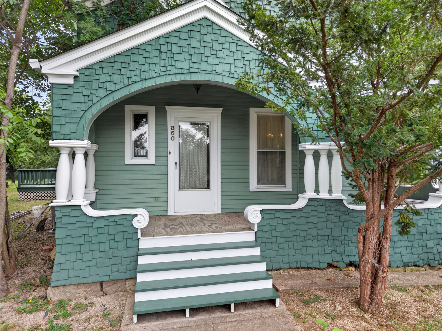 860 Best Street Property Photo 2