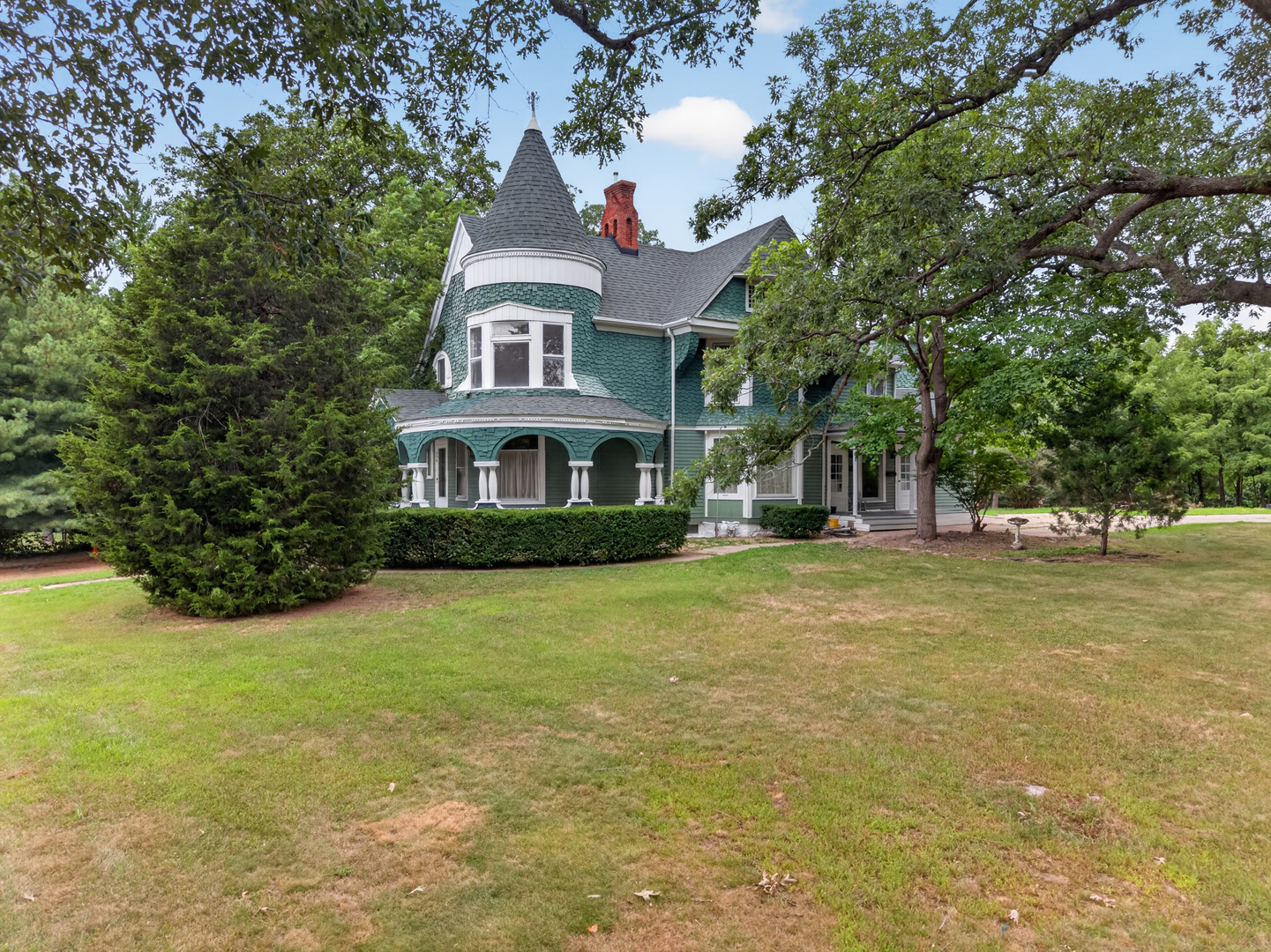 860 Best Street Property Photo 6