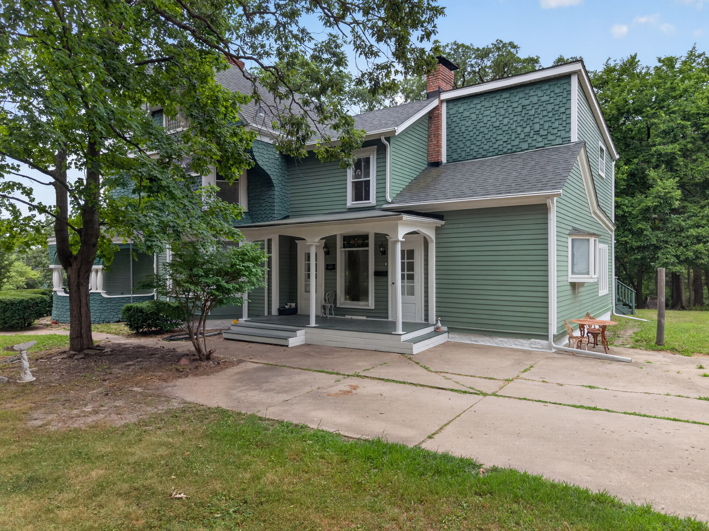 860 Best Street Property Photo 9