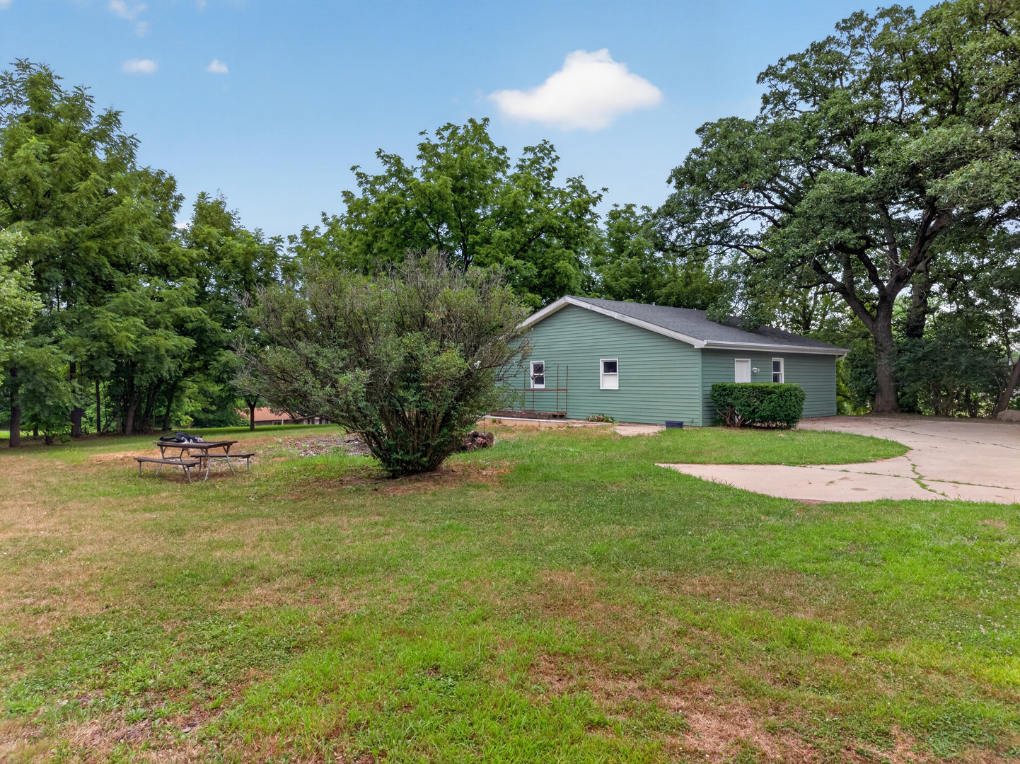 860 Best Street Property Photo 13