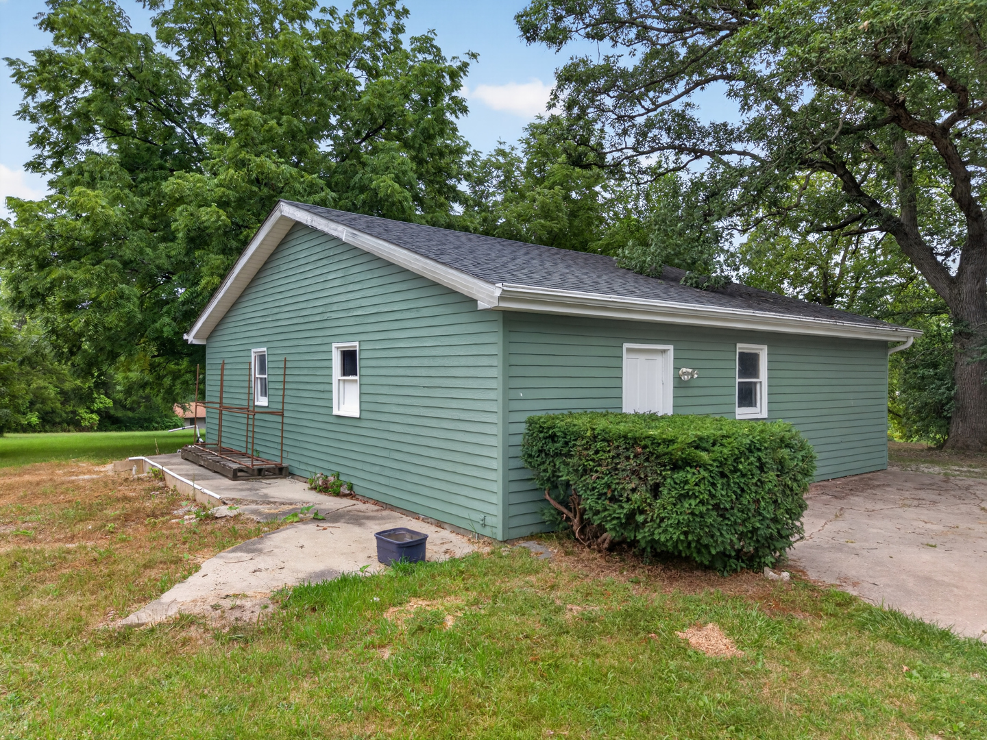 860 Best Street Property Photo 14
