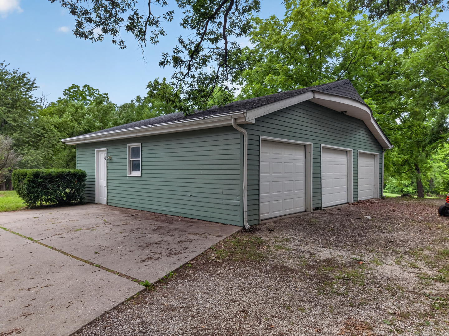 860 Best Street Property Photo 15