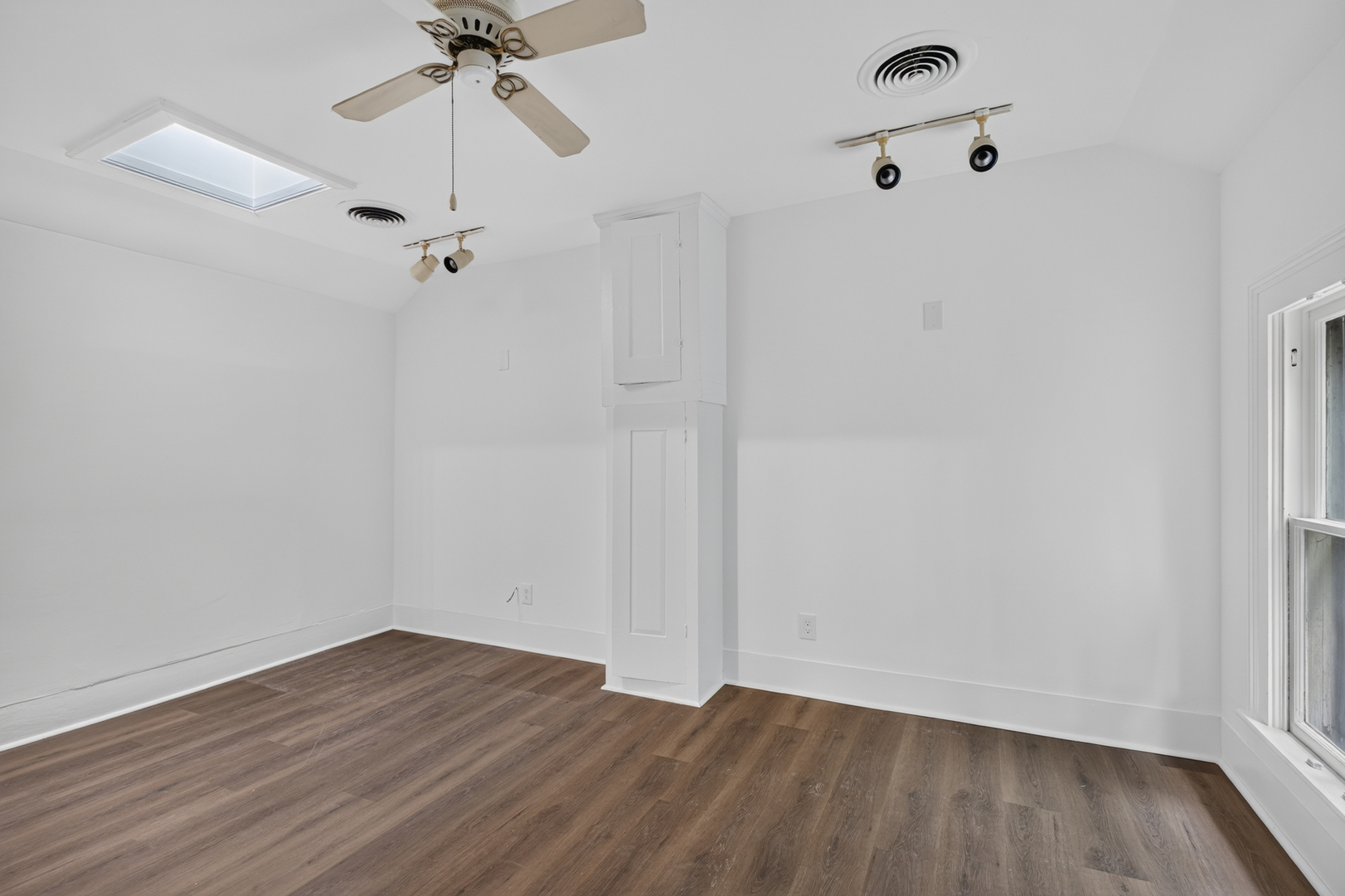 860 Best Street Property Photo 34