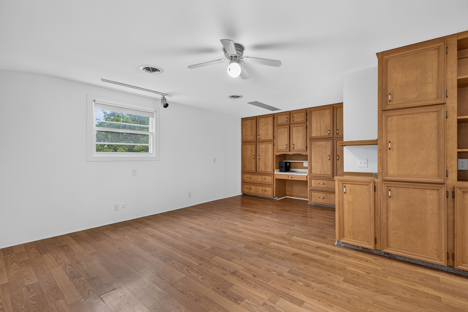 860 Best Street Property Photo 39